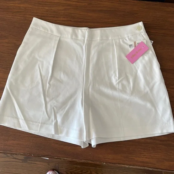 Riley & Rae white shorts - Picture 1 of 6